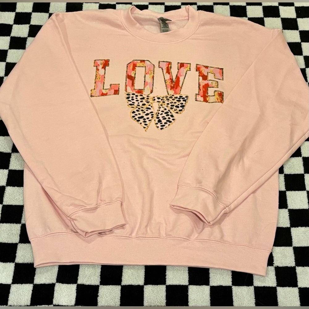 Love crewneck